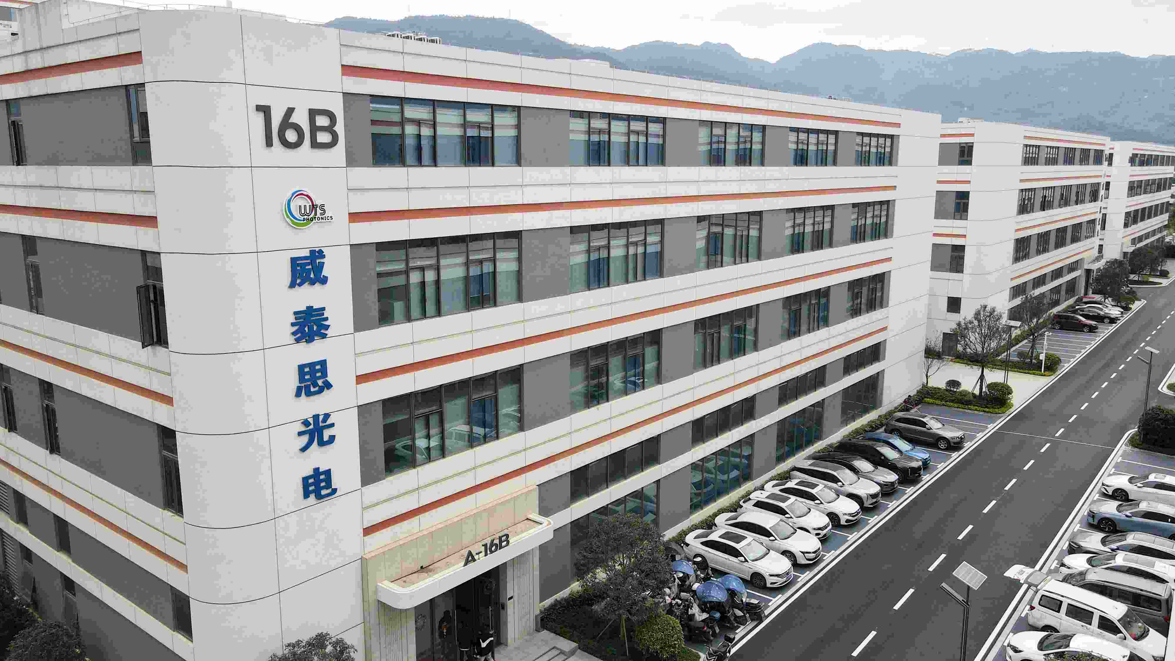 !! 移転、私たちは独自の新しい建物を持っています!